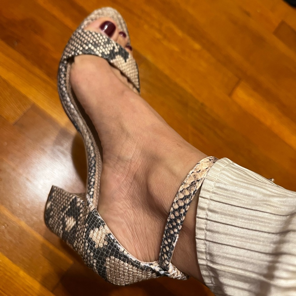Steve Madden Beige and Black Snakeskin Heels